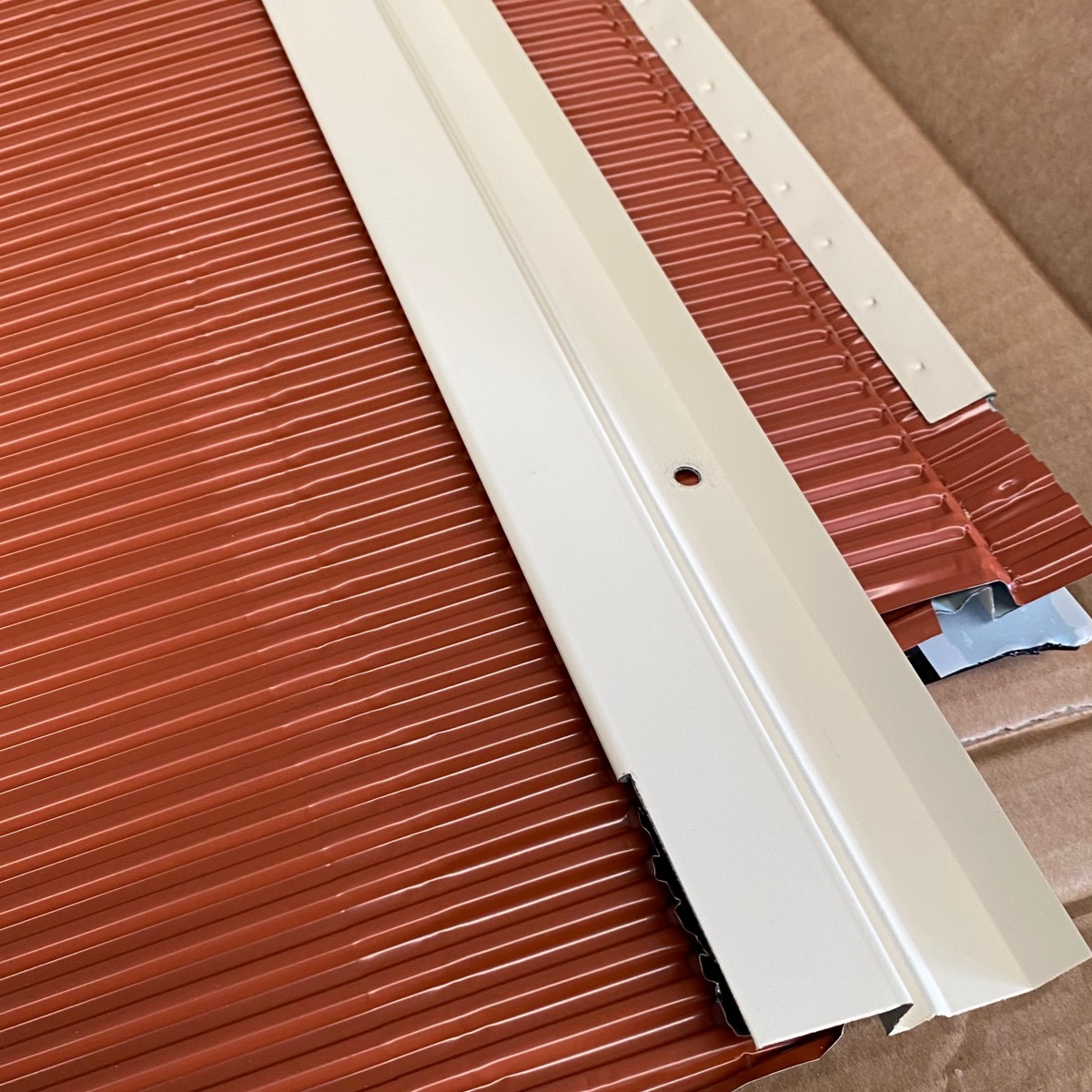 Solin Bavette Aluminium 250 mm rouge tuile - Roofworld